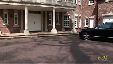 Carmella Bing’s Busty Blonde Charms in a Sizzling Full-Scene Sensation